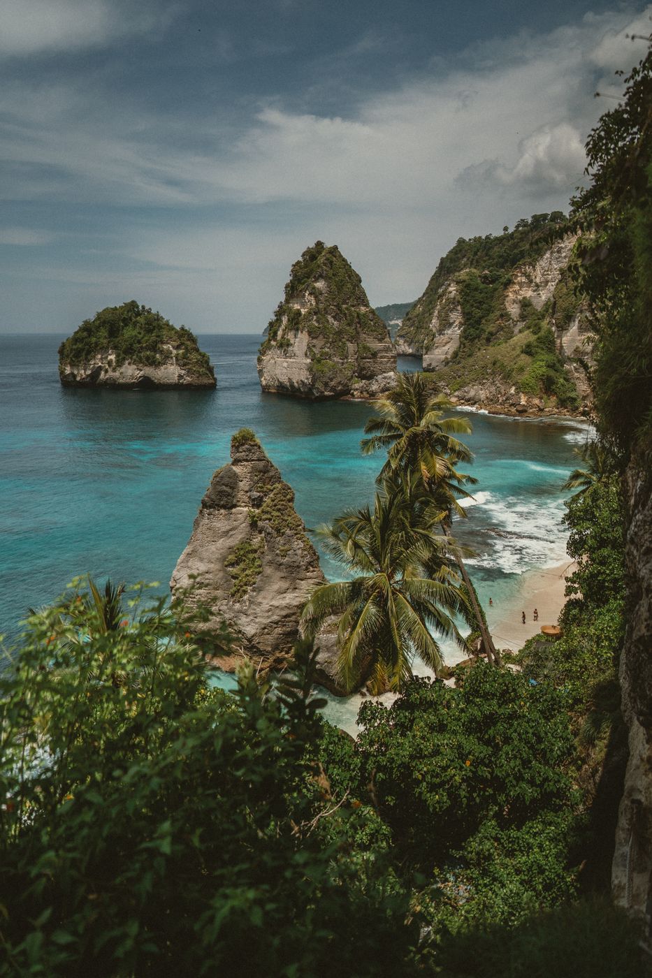 Nusa Penida couple journey of Sze across Atuh, Diamond Beach, and Broken Beach