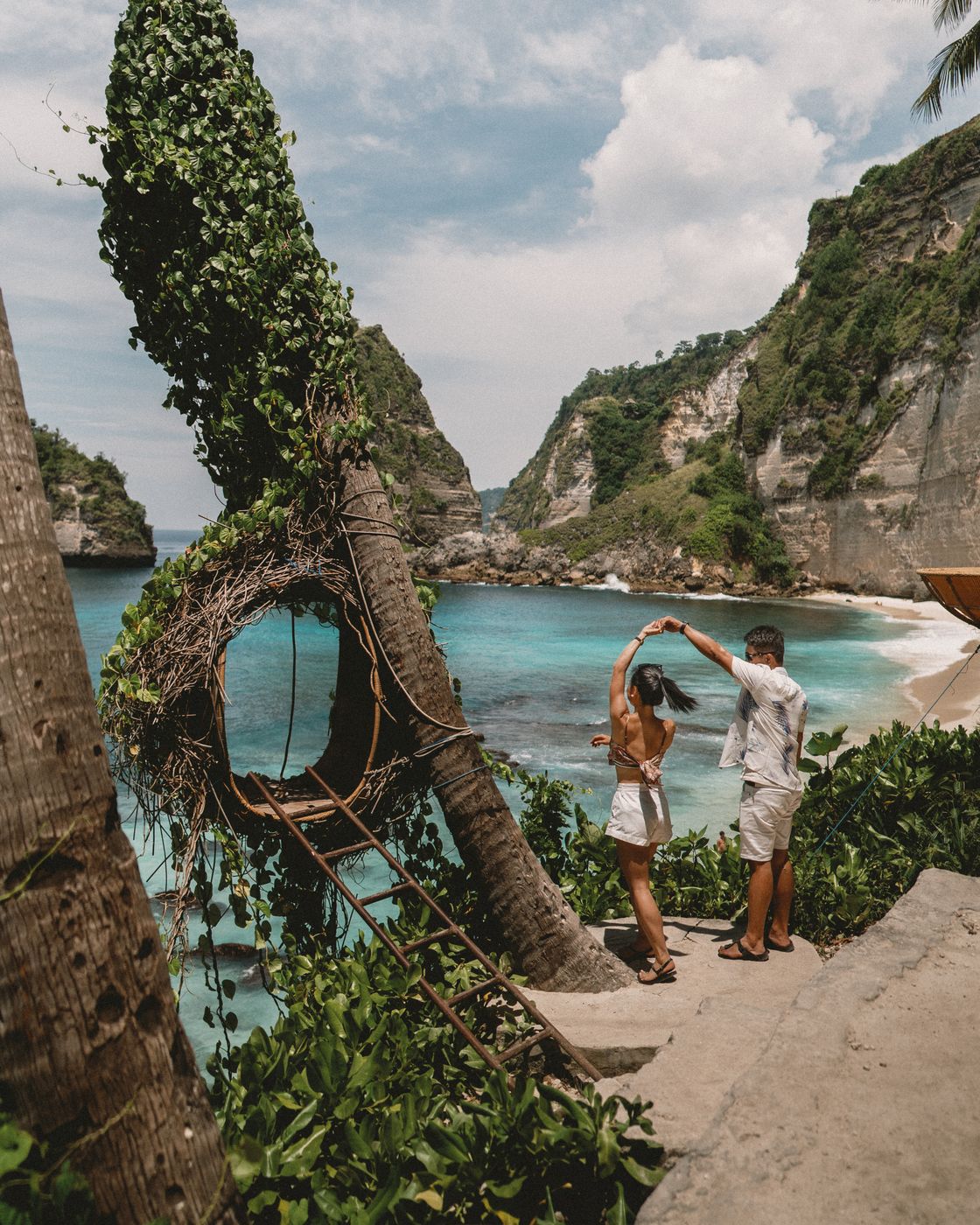 Nusa Penida couple journey of Sze across Atuh, Diamond Beach, and Broken Beach
