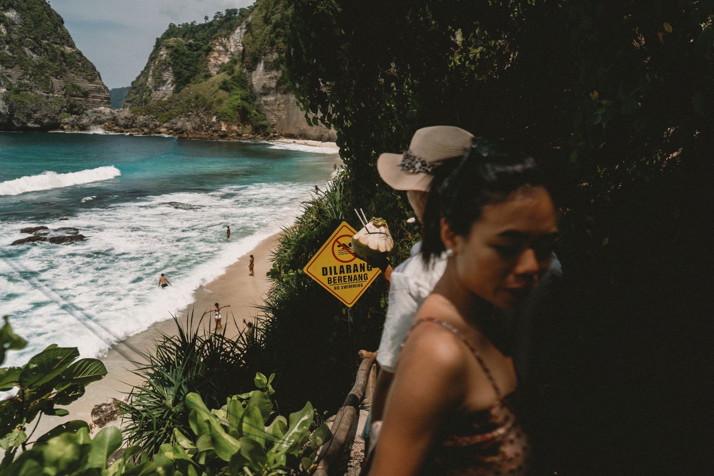 Nusa Penida couple journey of Sze across Atuh, Diamond Beach, and Broken Beach