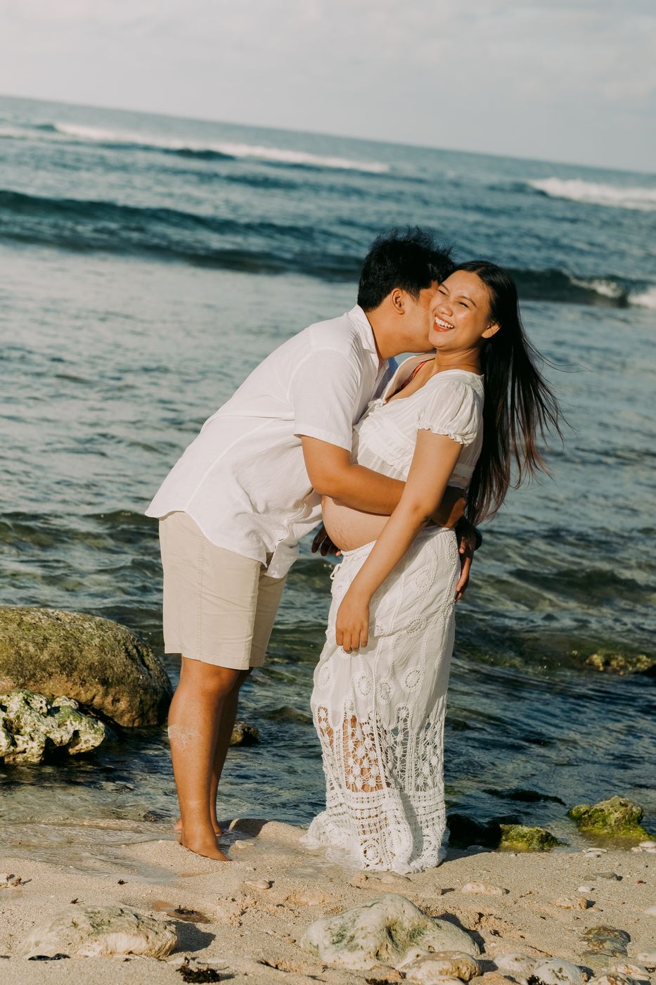 Beach maternity session of Teja and Desy in Bali by Kadek Aris